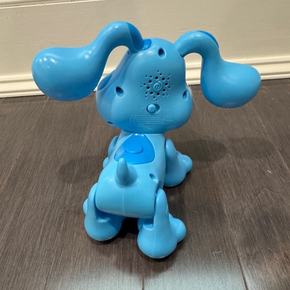 Blue’s Clues Dog Toy with Floppy Ears- Moves, Walks and Makes Noise - Picture 3 of 4